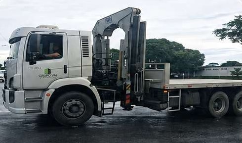 Caminhão munck da frota própria do Grupo VM